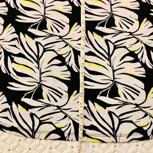 💜3/$30 Palm Leaf Print Sleeveless Top Large - Picture 4 of 5